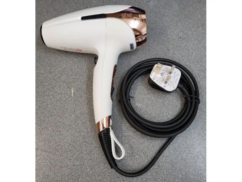 ghd Helios Hair Dryer: 3-meter cord and concentrator tip